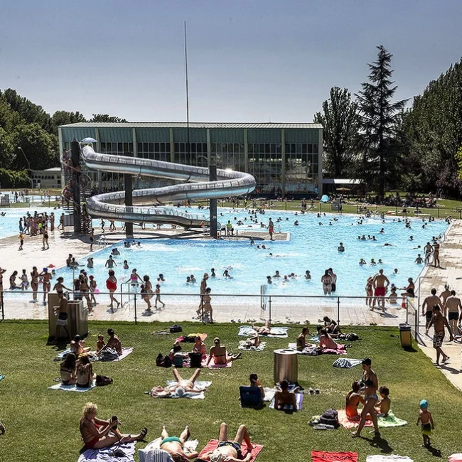 La piscina del Plantío ha tenido fugas sin reparar desde hace más de veinte años.